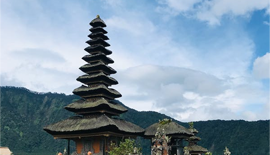 在(zai) “山(shān)中(zhong)道觀”的(de)口譯實踐(jian)